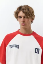 Camiseta manga raglan Visitors 3.webp