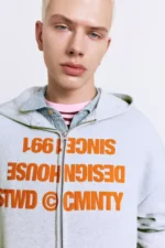 Sudadera capucha cremallera texto 3.webp