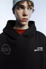 Sudadera negra capucha STWD 3.webp