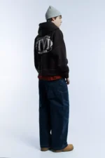 Sudadera negra capucha STWD 5.webp